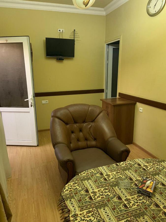 Ojakh Hotel Yerevan Bagian luar foto