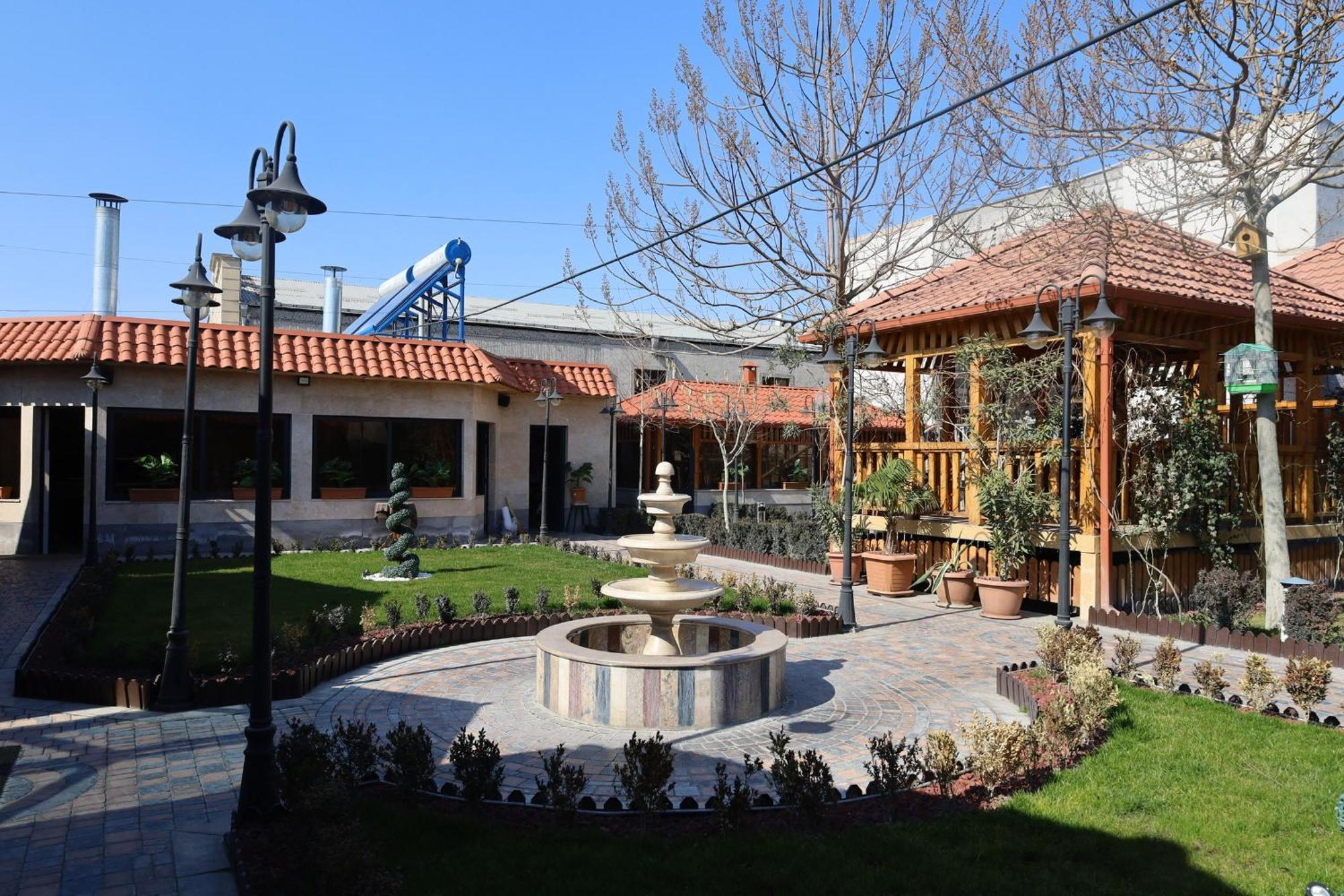 Ojakh Hotel Yerevan Bagian luar foto